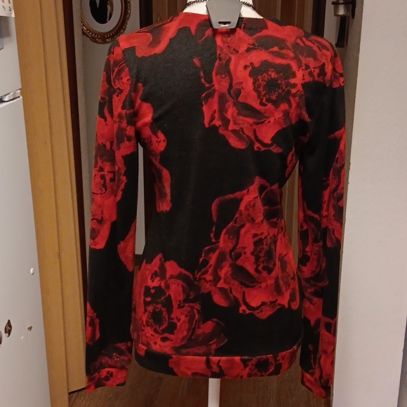 FLORAL RED AND BLACK BUTTON UP SWEATER - Picture 4 of 6